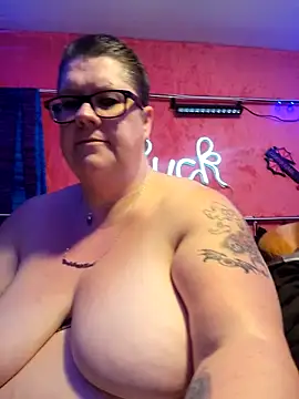 Snapshot of violentviolet68 chatting on May 2026 11:35:02 PM violentviolet68 online show from May 2026 11:35:02 PM