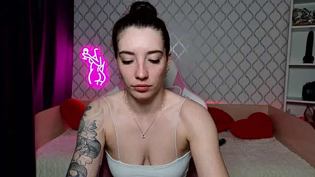 Curious Lily online show from May 2026 01:03:02 AM