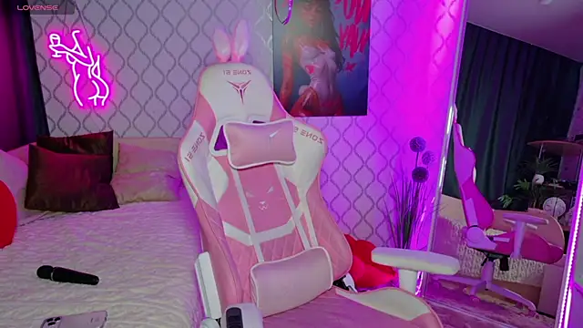 Curious Lily online show from June 2026 01:10:02 AM