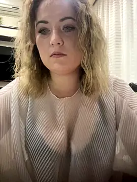 Snapshot of AliseShyness chatting on October 2025 08:45:02 AM AliseShyness online show from October 2025 08:45:02 AM