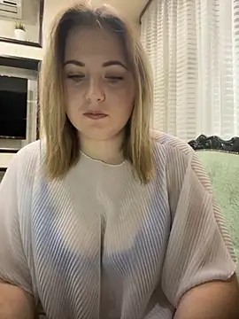 Snapshot of AliseShyness chatting on October 2025 09:06:02 AM AliseShyness online show from October 2025 09:06:02 AM