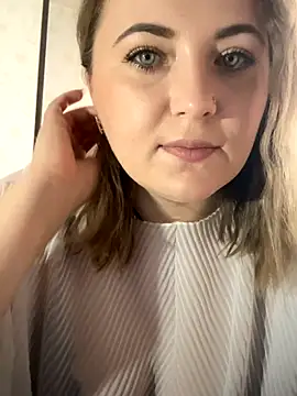 Snapshot of AliseShyness chatting on October 2025 07:40:02 AM AliseShyness online show from October 2025 07:40:02 AM