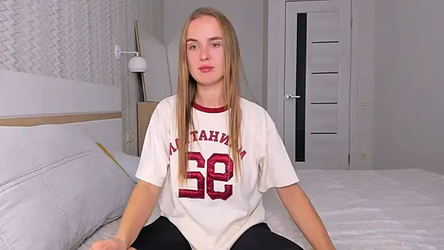 Snapshot of LilMary_ chatting on October 2025 07:57:02 PM LilMary online show from October 2025 07:57:02 PM