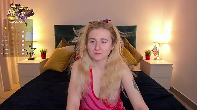 Snapshot of CamillaDreamer chatting on September 2025 01:44:02 AM CamillaDreamer online show from September 2025 01:44:02 AM