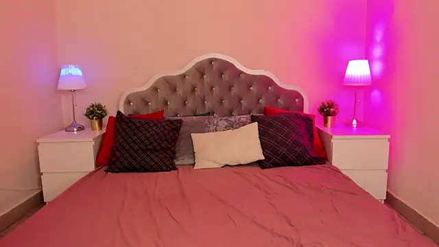 Snapshot of CamillaDreamer chatting on September 2025 02:33:02 PM CamillaDreamer online show from September 2025 02:33:02 PM