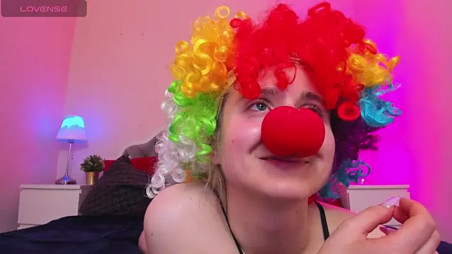 Snapshot of CamillaDreamer chatting on October 2025 03:20:01 PM CamillaDreamer online show from October 2025 03:20:01 PM