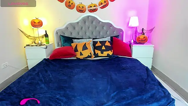 Snapshot of CamillaDreamer chatting on October 2025 04:20:02 PM CamillaDreamer online show from October 2025 04:20:02 PM