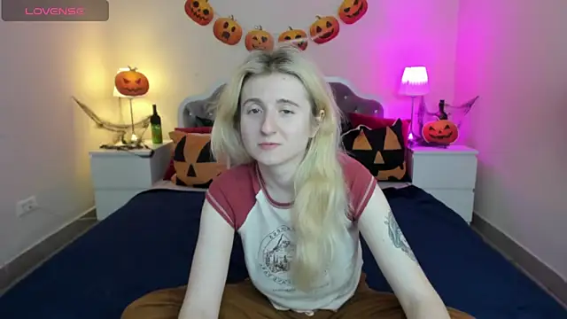 Snapshot of CamillaDreamer chatting on October 2025 05:57:02 PM CamillaDreamer online show from October 2025 05:57:02 PM