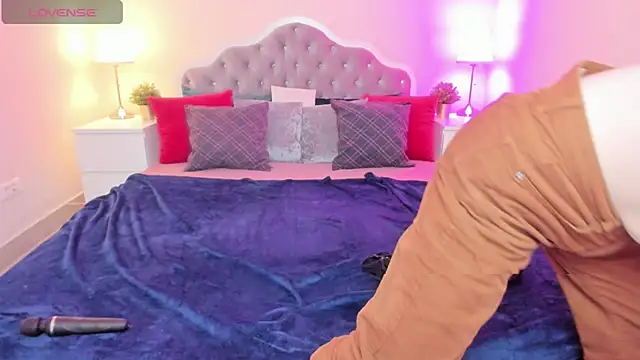 Snapshot of CamillaDreamer chatting on November 2025 04:53:01 PM CamillaDreamer online show from November 2025 04:53:01 PM