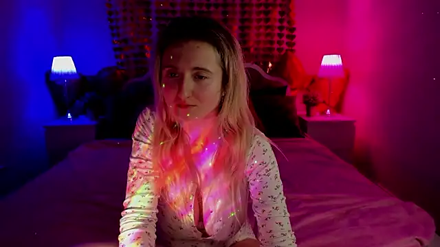 Snapshot of CamillaDreamer chatting on February 2026 05:53:01 PM CamillaDreamer online show from February 2026 05:53:01 PM