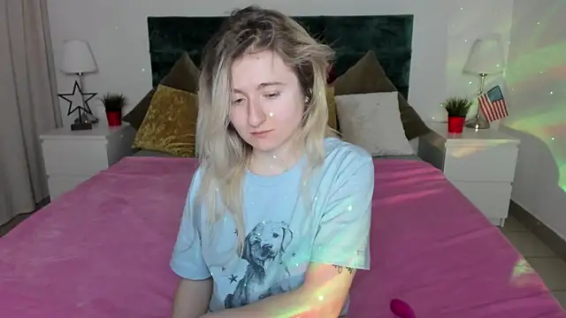 Snapshot of CamillaDreamer chatting on February 2026 05:13:02 PM CamillaDreamer online show from February 2026 05:13:02 PM