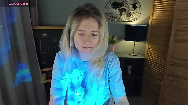 Snapshot of CamillaDreamer chatting on February 2026 05:14:01 PM CamillaDreamer online show from February 2026 05:14:01 PM