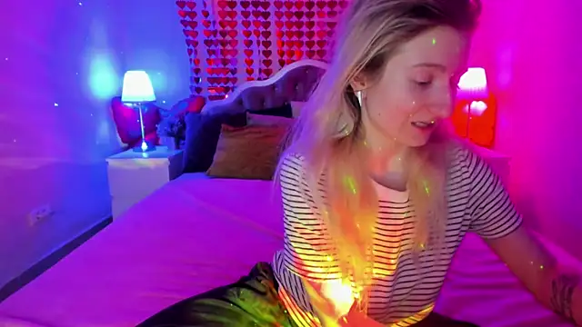 Snapshot of CamillaDreamer chatting on March 2026 04:57:01 PM CamillaDreamer online show from March 2026 04:57:01 PM