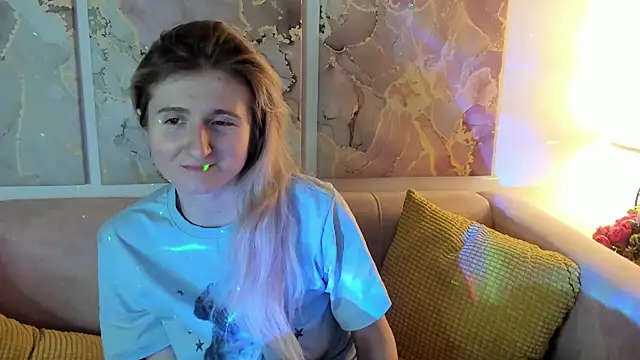 Snapshot of CamillaDreamer chatting on March 2026 05:31:01 PM CamillaDreamer online show from March 2026 05:31:01 PM