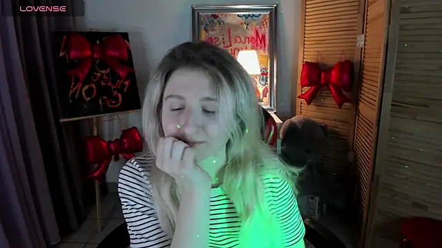 Snapshot of CamillaDreamer chatting on March 2026 06:23:02 PM CamillaDreamer online show from March 2026 06:23:02 PM