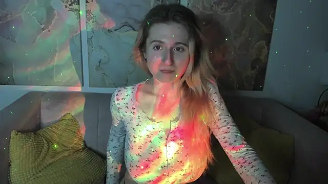 Snapshot of CamillaDreamer chatting on March 2026 07:42:02 PM CamillaDreamer online show from March 2026 07:42:02 PM