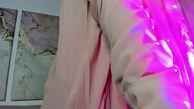 Snapshot of CamillaDreamer chatting on March 2026 04:43:01 PM CamillaDreamer online show from March 2026 04:43:01 PM