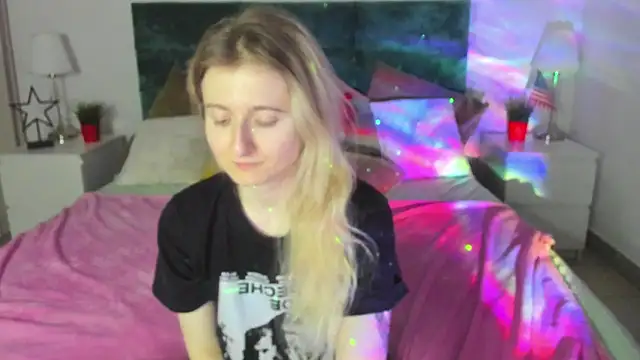 Snapshot of CamillaDreamer chatting on March 2026 07:39:01 PM CamillaDreamer online show from March 2026 07:39:01 PM