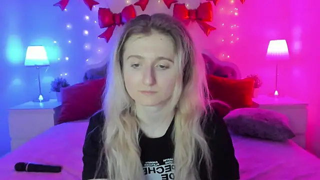 Snapshot of CamillaDreamer chatting on March 2026 06:34:01 PM CamillaDreamer online show from March 2026 06:34:01 PM