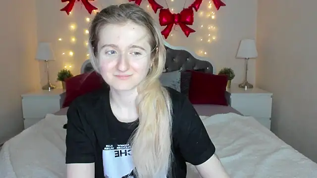 Snapshot of CamillaDreamer chatting on March 2026 05:51:02 PM CamillaDreamer online show from March 2026 05:51:02 PM