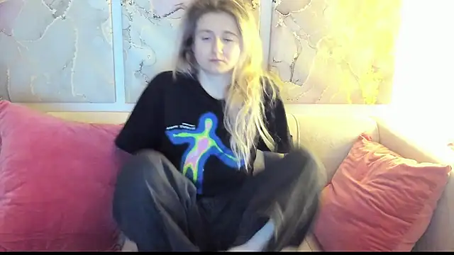 Snapshot of CamillaDreamer chatting on March 2026 07:41:02 PM CamillaDreamer online show from March 2026 07:41:02 PM