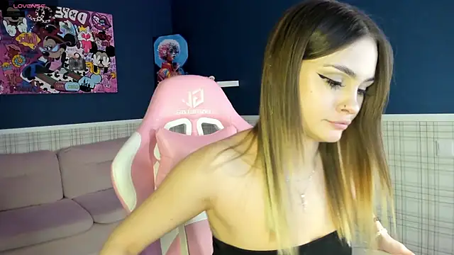 KarinaBroks online show from November 2025 01:11:01 PM