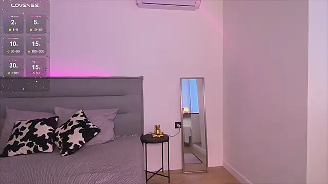 Snapshot of Sienna_Mi_ chatting on November 2025 08:03:01 AM Sienna Mi online show from November 2025 08:03:01 AM