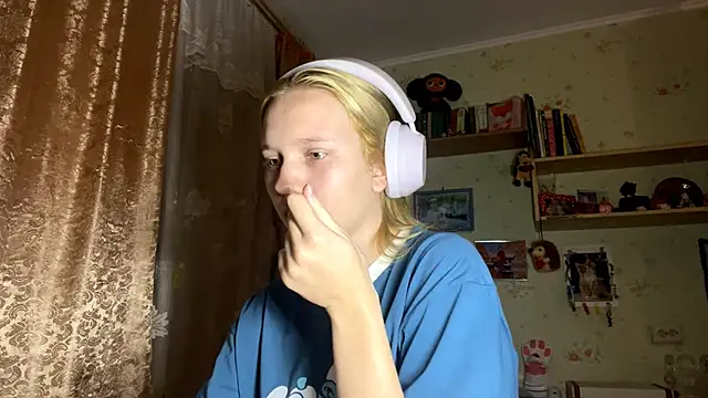 Snapshot of xX_Looola_Xx chatting on October 2025 04:04:02 PM xX Looola Xx online show from October 2025 04:04:02 PM