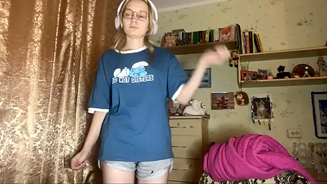 Snapshot of xX_Looola_Xx chatting on October 2025 05:44:02 PM xX Looola Xx online show from October 2025 05:44:02 PM