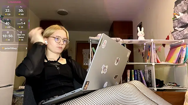 Snapshot of xX_Looola_Xx chatting on November 2025 04:28:01 PM xX Looola Xx online show from November 2025 04:28:01 PM