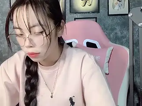 Snapshot of Ellie039 chatting on October 2025 02:52:02 PM Ellie039 online show from October 2025 02:52:02 PM