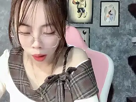 Snapshot of Ellie039 chatting on October 2025 04:19:02 PM Ellie039 online show from October 2025 04:19:02 PM