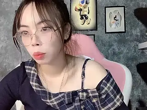 Snapshot of Ellie039 chatting on October 2025 05:24:02 PM Ellie039 online show from October 2025 05:24:02 PM