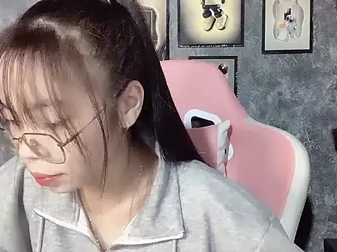 Snapshot of Ellie039 chatting on October 2025 04:53:02 PM Ellie039 online show from October 2025 04:53:02 PM