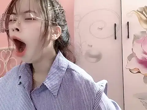 Snapshot of Ellie039 chatting on November 2025 10:23:02 PM Ellie039 online show from November 2025 10:23:02 PM