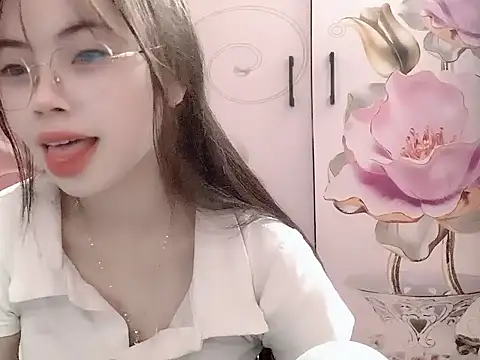 Snapshot of Ellie039 chatting on November 2025 10:34:02 PM Ellie039 online show from November 2025 10:34:02 PM