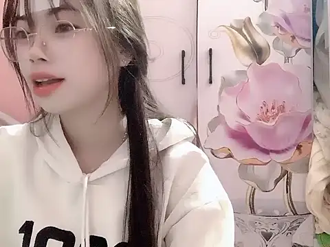 Snapshot of Ellie039 chatting on November 2025 10:10:02 PM Ellie039 online show from November 2025 10:10:02 PM