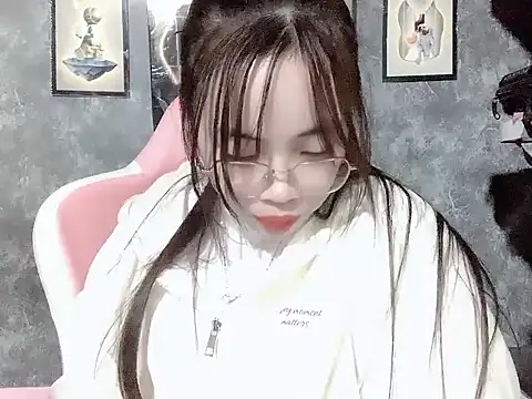 Snapshot of Ellie039 chatting on November 2025 05:24:02 PM Ellie039 online show from November 2025 05:24:02 PM