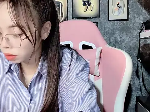 Snapshot of Ellie039 chatting on November 2025 05:24:01 PM Ellie039 online show from November 2025 05:24:01 PM