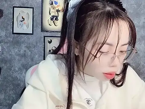 Snapshot of Ellie039 chatting on November 2025 10:48:02 PM Ellie039 online show from November 2025 10:48:02 PM