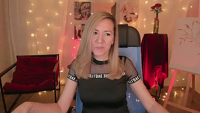 Snapshot of DonnaSmitth chatting on March 2026 06:37:01 PM DonnaSmitth online show from March 2026 06:37:01 PM