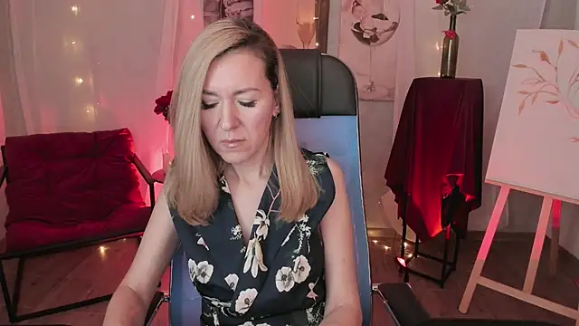 Snapshot of DonnaSmitth chatting on March 2026 06:33:01 PM DonnaSmitth online show from March 2026 06:33:01 PM