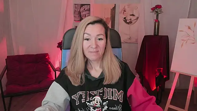 Snapshot of DonnaSmitth chatting on March 2026 06:45:02 PM DonnaSmitth online show from March 2026 06:45:02 PM