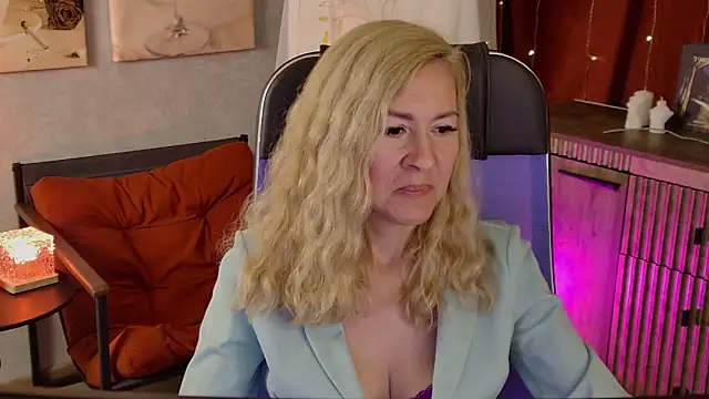DonnaSmitth online show from June 2026 07:49:01 PM
