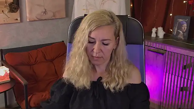 DonnaSmitth online show from June 2026 06:43:01 PM