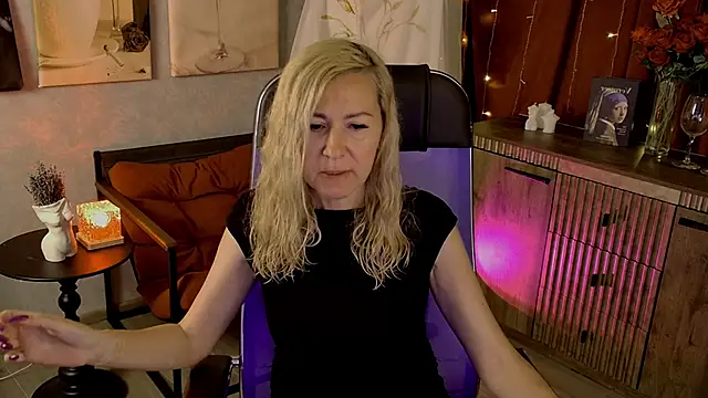 DonnaSmitth online show from June 2026 07:11:01 PM