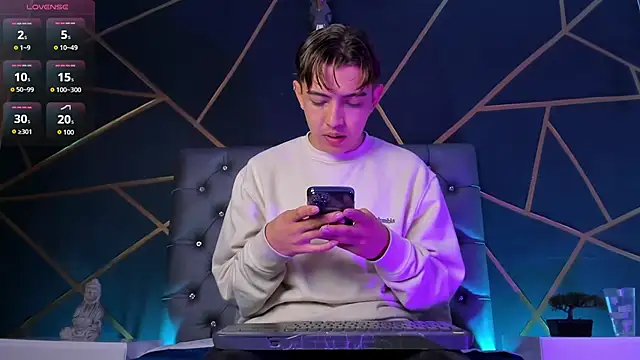 Lian Miller1  online show from January 2026 12:18:01 PM