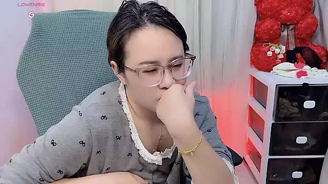 NEWONETO online show from November 2025 11:10:02 PM