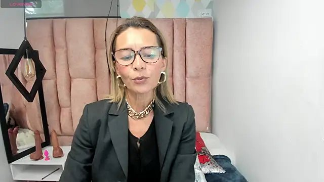 Issa Milf   online show from April 2026 04:49:01 PM