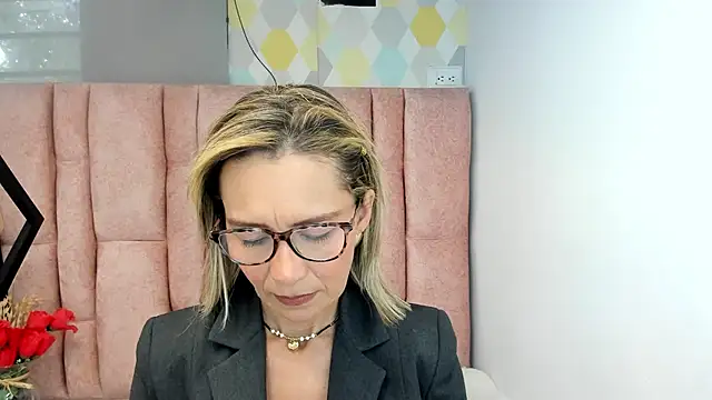 Issa Milf   online show from June 2026 04:22:02 PM